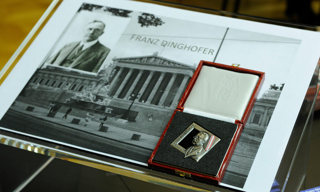 Dinghofer Symposium 2012: 'Die Verfassung im Wandel der Zeit: 1918-1928' und Verleihung der Franz Dinghofer-Medaille