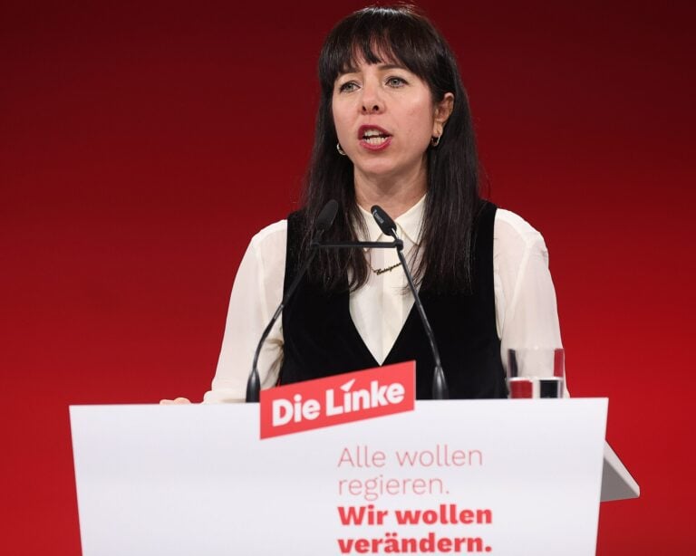 Nach dem Remmo-Eklat waren laut Tagesspiegel auch Aktivisten des Barbakh-Clans auf der Neuköllner Linken-Wahlparty – während Frontfrau Elif Eralp (im Bild) ihre Siegesrede auf Türkisch beendet.